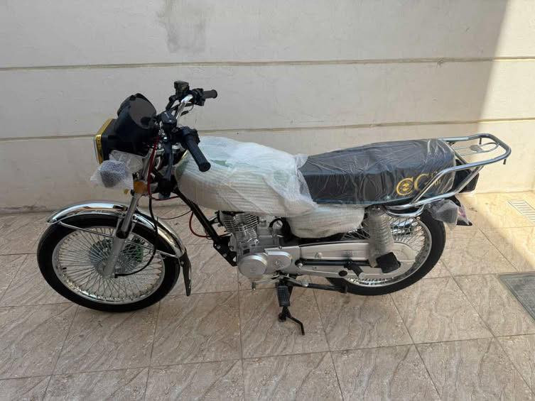 سلام عليكم  للبيع تايكر سونك 2025 أوراق اصولي لون الدراجه اخضر السعر ٧٥٠ وبيه مجال *********** مكاني حله مركز مدينه.  الدراجه مكفوله من كلشي
