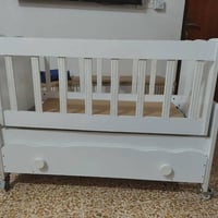 تخت اطفال • قابل طي • ايمن هرمات