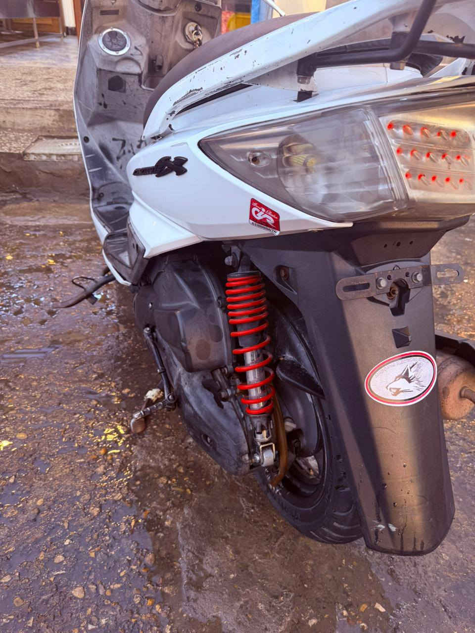 ‏السلام عليكم دراجة للبيع سكنس فحل  بلاديه كلة شغال سلف هندر كهربائيات اشاير زنون  لايت كلة شغال شاشه  الاوان رون شغال سرعه شغاله بانزين شغال جدد دهن جديد ٧٠٠ وبيه مجال بغداد الحسينيه
***********
