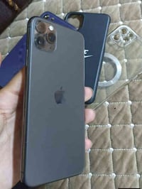 11 برو ماكس ذاكره 256  دبل سيم  بطاريه 82  الجهاز وتر مايعبر هوا مامفت...