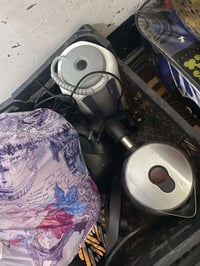 غراض نضيفه كلهن ب100الف للستفسار اتصل 07700060819