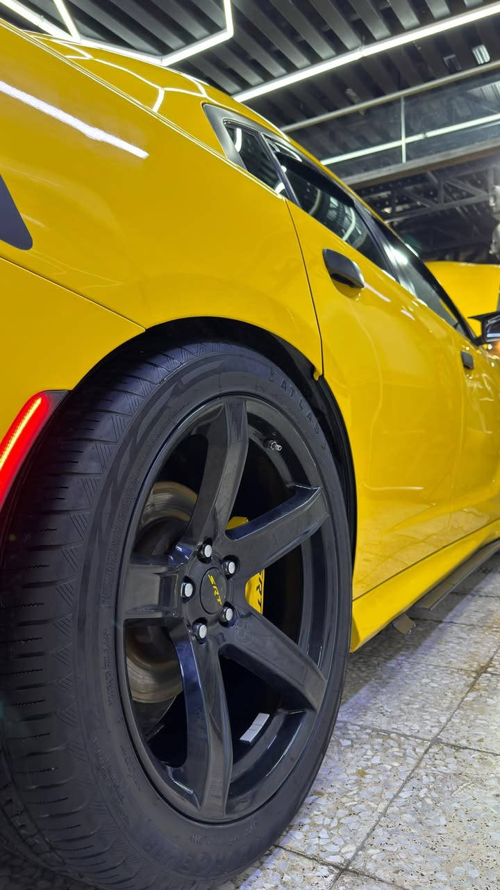 السلام عليكم ورحمة
الوحش ديتونا مديل 2017 حادث جاملغ فقط وبدل اصلي ومصبوغ لون مميز بلاد سياره جديده ومابيهه اي نقص
وعليهه هواي اضافات موصروف عليهه ماشيه 85 

السياره فول موصفات ورادرات 

مكانهه نفق الشرطه السعر 22 وبيهه مجال ***********
