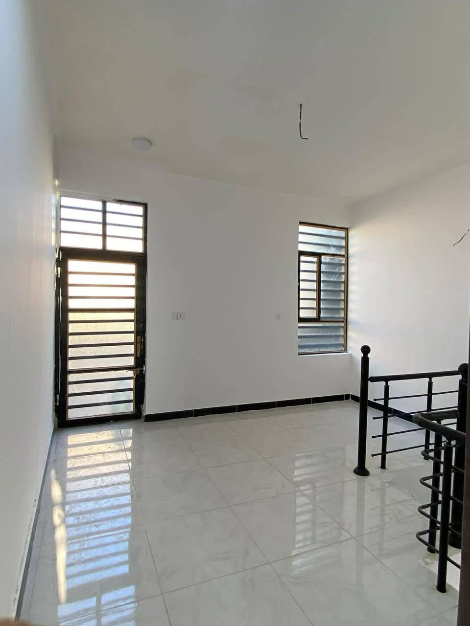 اسلام عليكم دا للبيع  زيرو مساحت الدار ٧٥ طابقين كامل مفتاح مجمع الصلطان الثالث اول فرع سعرة ٨٨ قفل زيرو بعدة  يحتوي غرف نوم عدد 2 نوم استقبال مطبخ وصحيات عدد 2 الاستفسار *********** او مراسلة الصفحة
