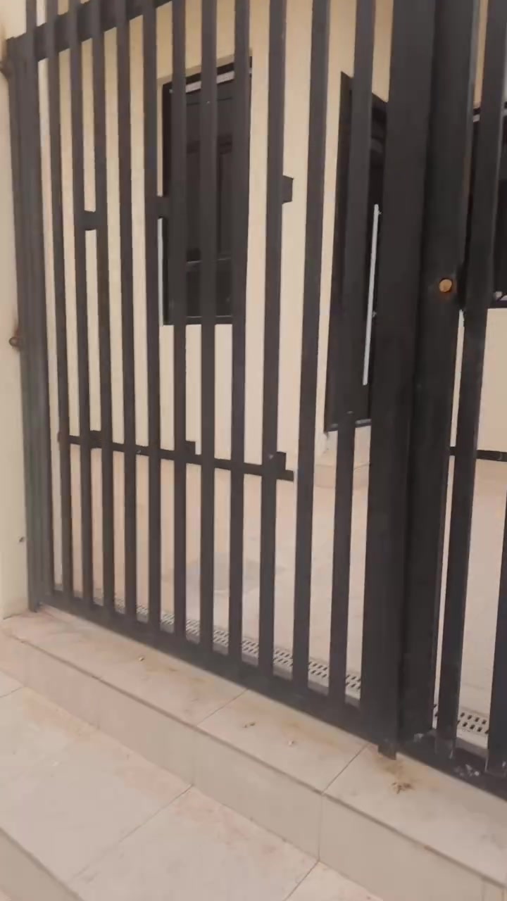 للبيع بيتين بنيان جديد
▫️ما مسكون نهائياً
▫️مساحة البيت 200 متر
▫️واجهة 10 متر
يحتوي على 
الطابق الأرضي
▫️غرفتين 
▫️صالة
▫️مطبخ
▫️استقبال
▫️2 صحيات
▫️الطابق الثاني يحتوي على صالة فقط
📍العنوان: حي الجامعة، مجاور مجمع حيدر ابن حجي هندي
📞 للاستفسار:  ***********   
#عقارات_الديوانية #بيت_للبيع #اكسبلور #العراق #الديوانية
