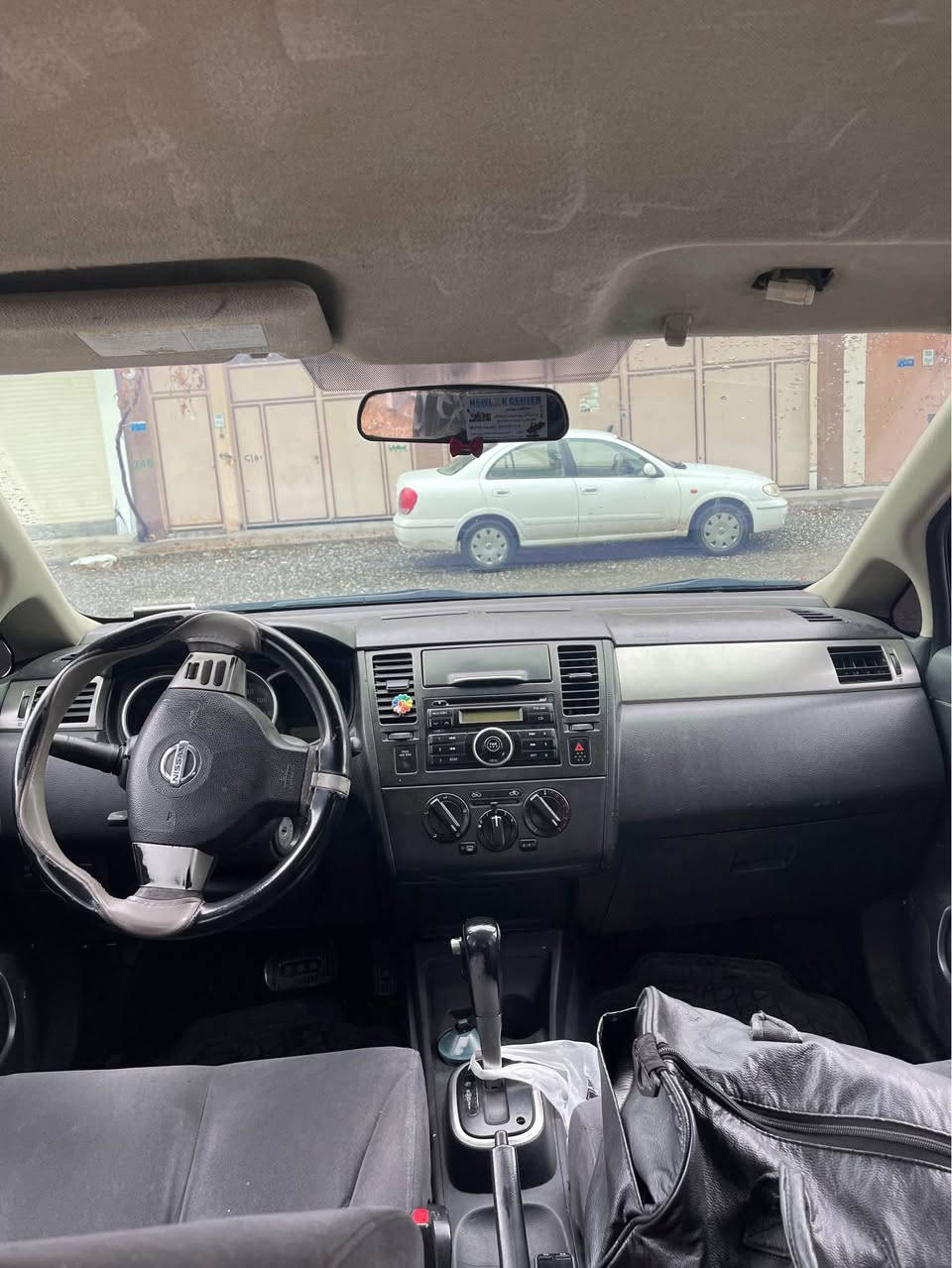 سلاوی خواتان لێبێت 
نیسان ڤێرسای ٢٠٠٩ سندوقی سەیارەکە علوجه بەس براوەو  موس نیە چەند پارچەیەکی بۆیاخە بەبێ ناو من بە عیزام دەیفرۆشم واتا سه قف و شاني بە شەرتە و  به شه رتي گير ومه كينه و ته بريد و گەرمی بە شەرت و تايه و ويلی لوك تازه بۆم كريوه هیچ  مەسرووفێکی تێدا نیە هی ماڵە   ٤٧$مه جالي تدايه      
***********
***********
ڤایبەر و  واتسئەپ بشدار, السليمانية
