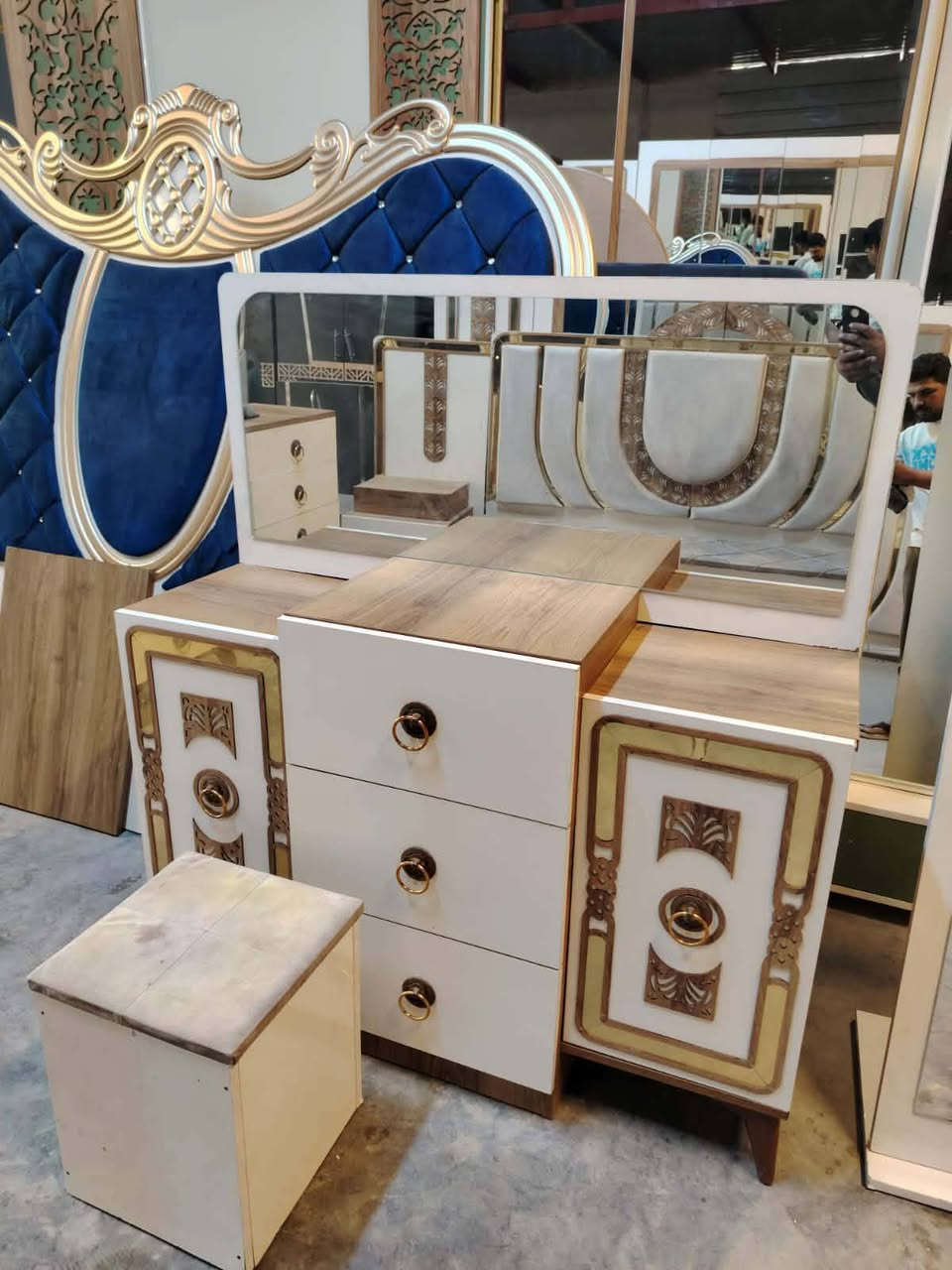 غرفة نوم مستعملة🇹🇷
نضافة85 ٪💯
عدد القطع / 9
شازلون /📥 
نضام / أبواب 💢 
سعرها / 700 💸
شد ونقل داخل بغداد مجاني🚛
يوجود توصيل محافضات 🚛


**إذا كنت صاحب هذا الإعلان وتريد حذفه لأي سبب، رجاءا أرسل رسالة إلى الدعم الفني**