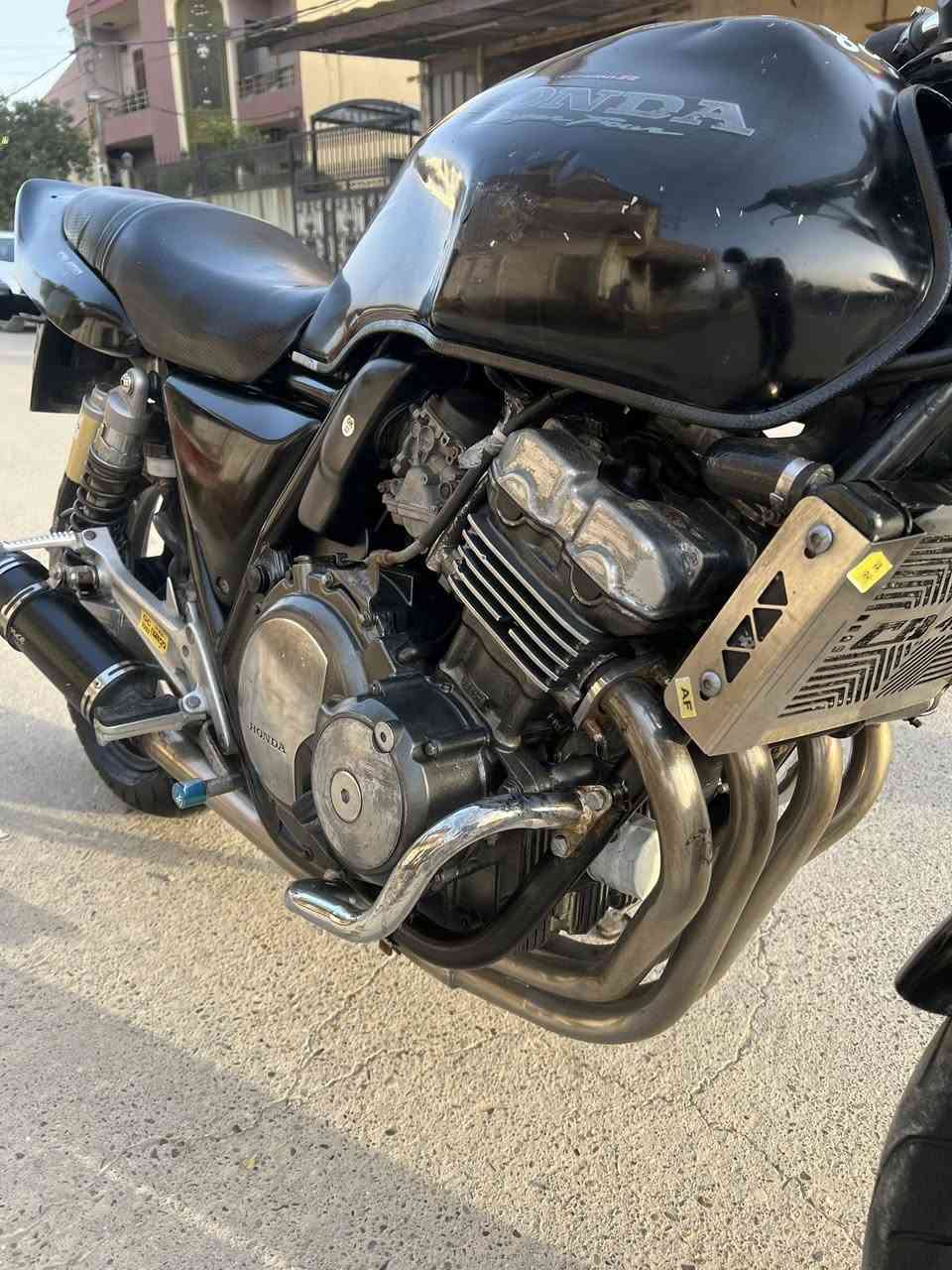 سي بي فور جيل اول كير محرك كهربيات
كفاله عامه محرك شرط ممفتوح 
اورقه كامله اصليه 
مابيها مصرف برغي 
سعر 15بيها مجال 
عنوان كركوك 
***********
