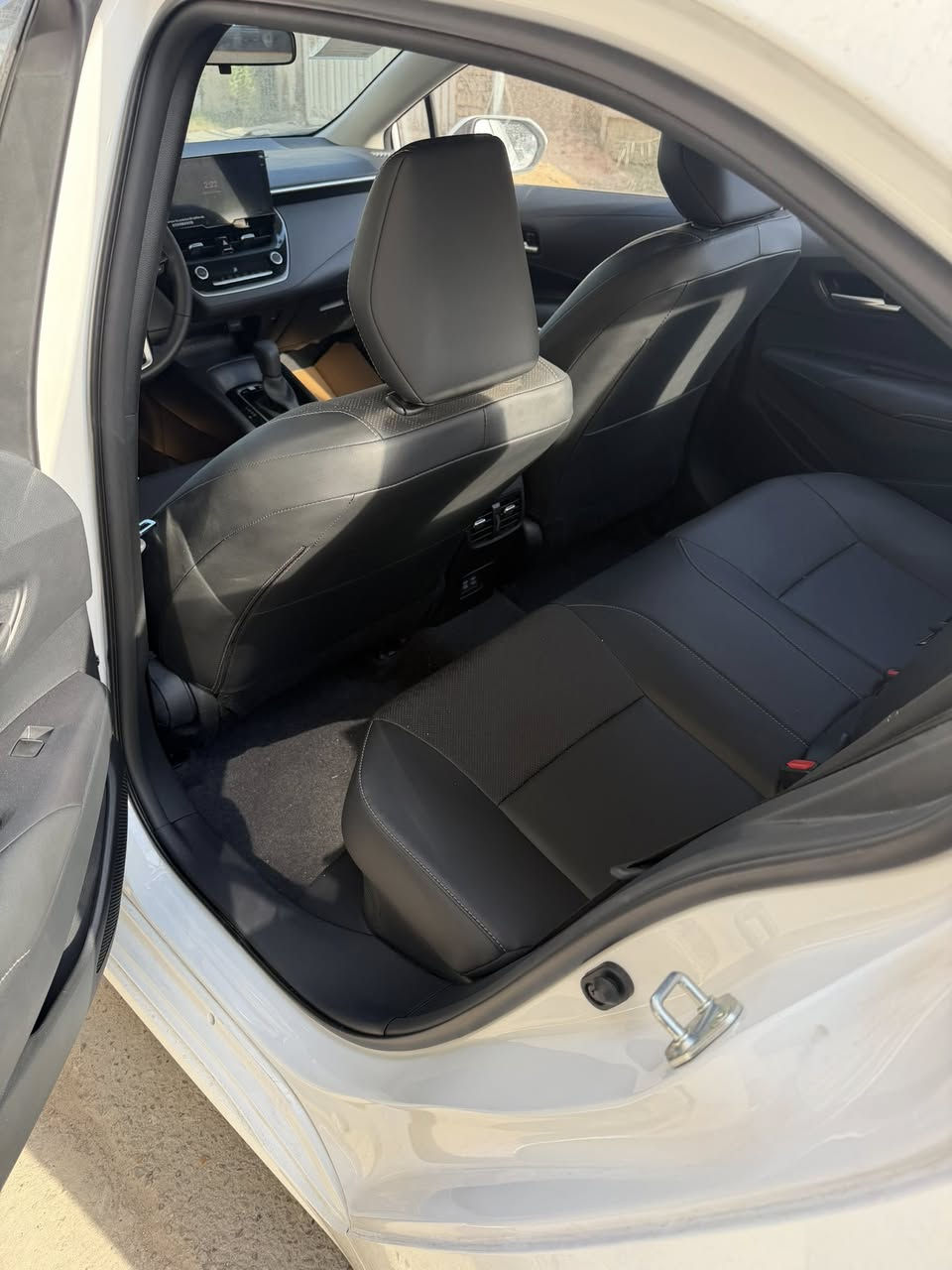 كورلا هايبرد موديل 2025 
رقم بغداد مرقمه 
المواصفات فتحه وبصمه 
وقطعتين تبريد 
كامره خلفيه 
ماشيه الف 
السعر 23 مليون 
رقم الهاتف ***********
