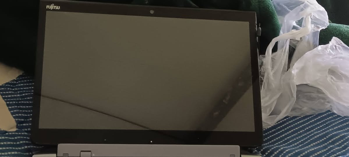 السلام عليكم ورحمة الله وبركاتة حاسبهFUJITSU للبيع بيها كسر ب شاشه اي تأثيرات ع نمس
او حركه كلش ماعليها تنمس عادي اي ثكل مابيها 
المعالج: Intel Core i3-1115G4.
الرام: 8 جيجابايت.
الهارد: 256 جيجابايت SSD.
الشاشة: 15.6 بوصة FHD.
السعر 325وبي مجال


**إذا كنت صاحب هذا الإعلان وتريد حذفه لأي سبب، رجاءا أرسل رسالة إلى الدعم الفني**