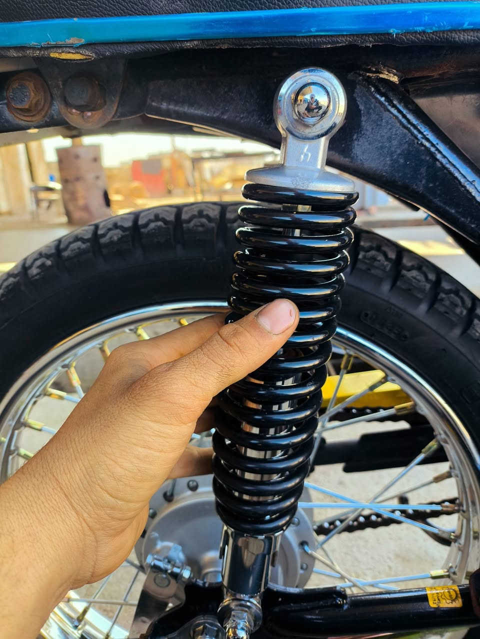 السلام عليكم شباب دراجه حربي مكفوله من الشخط موديل 26 السعر ٧٥٠ او بيه مجال قليل المكان ديالئ العضيم هاذه رقمي  ***********
