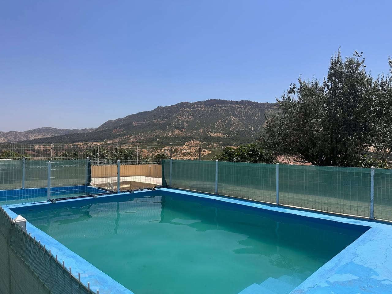 مزرعه ( يونس ) للايجار يومي
تقع في زاويته 
https://maps.app.goo.gl/oyX2yER1ju4eibUv5?g_st=ic

للتواصل و الاستفسار 
https://wa.me/message/T2HILBOFY7QGC1

***********

