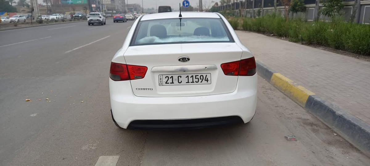 السلام عليكم سيراتو ١٢ سليمانيه بسمي السياره بيهه صبغ شبر باب السايق وبيهه كارت والباقي جديد ومكفول كير مكينه تبريد تدفئه السياره ماشيه ١٥٥ الف السياره جديده بمعنه الكلمه سعرهه ١١٠ مكانهه الدوره ***********
