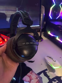 DT770 Pro ٢٥٠Ω • بلو يتي X • شاشة ASUS 2K ٢٧