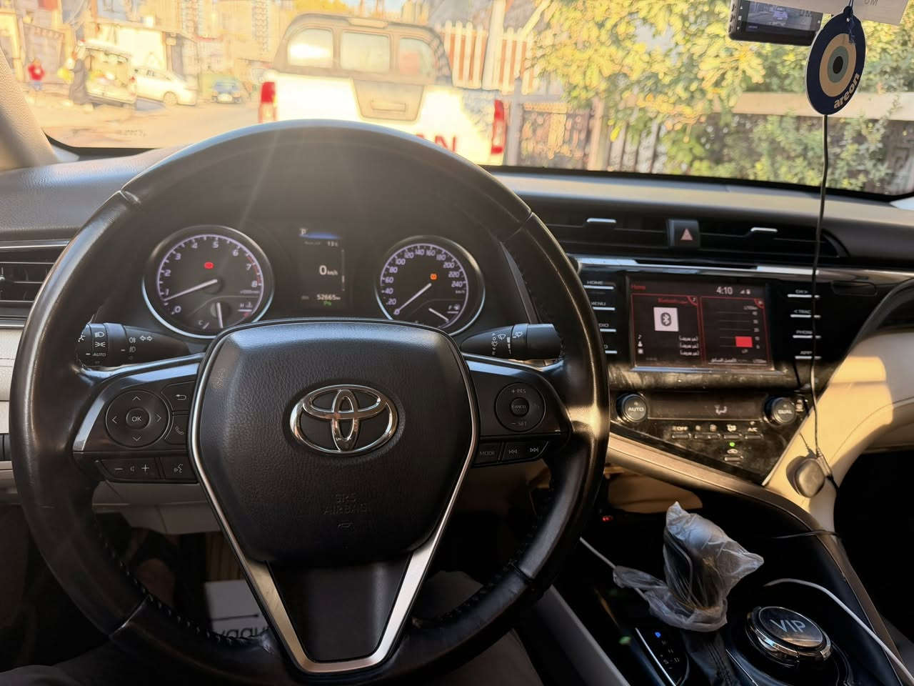 تويوتا كامري 2019 استلام شركة ساز اللون مميز رقم بغداد السنوية بأسمي فوول 1/1 مكفولة من الصبغ بارد مكان صغير ورصعتين ممسويها على وضعها بحالة جيدة ماشية 52الف المواصفات سلايت بصمة دخول ذكي سايد بريك بصمة بردة خلفية مري شفط عندة التقفيل ايرباكات بكل اتجاه شاشة عطلات حساس امامي خلفي زنون عالي ناصي كشن كهرباء وبعد بيها مواصفات مكاني بغداد حي الجهاد 
السعر 215 وبيها مجال 
***********
