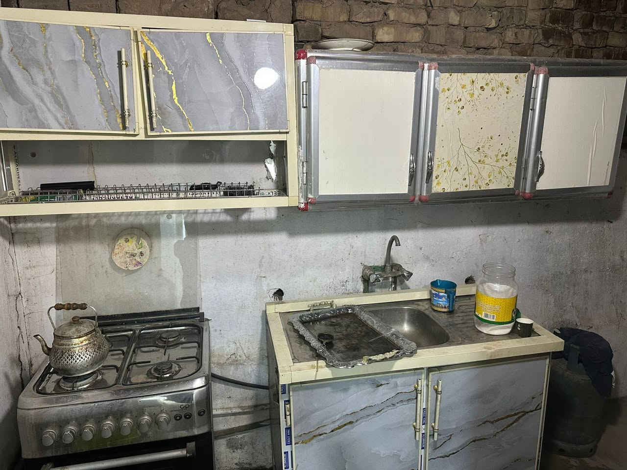 للبيع ميوزه مكتب وكراسي كبار وصغار
