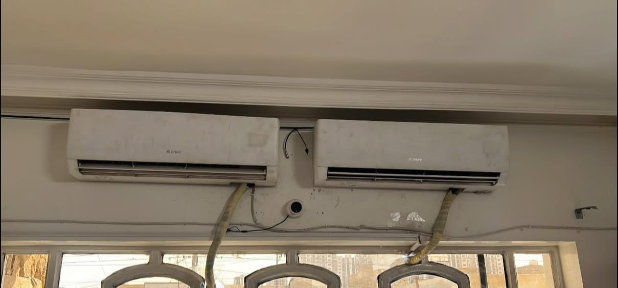 سبلت طن ونص عدد (2) مستعملات كلش قليل
للبيع المكان بغداد الكرخ دور الضباط 
***********
