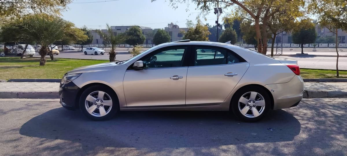 سلام عليكمً
ماليبو 2013 خليجي LTZ
محرك 2400 تنفس طبيعي 
شاشه بلدية + قاصه 2
كامره خلفيه +حساسات خلفيه 
سلايد روف 
كشنات 2 كهربائيه +مري شفط 
زراكات الايتات
 عدسه متحركه نظام ترحيب
كشن جلد مخمل
هاند بريك بصمه 
تحكم ستيرن كامل " مثبت سرعه
داخل لونين 
تبريد منفصل مناخين  + 4 جام اتو
‼️ملاحظه⚠️(السيارة دبل كود +بيها ٢قطعتين صبغ وقطعتين كلير +بدنه اماميه مبدلها بيدي )
🔴⭕ دواخل شواصي مكفوله مكفولة 
رقم بغداد 
مكان سياره بغداد حي العامل 
السعر 82 ورقة وبيها مجال ان شاءالله
وتساب متوافر ***********
