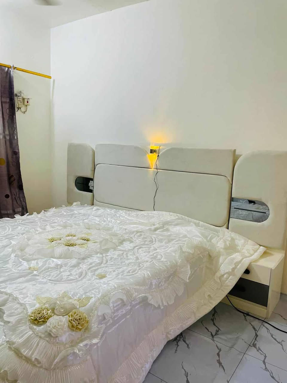 عندي غرفة تركية جديدة نازكة وحلوة
ما مستعملة أبد صارله شهر
شرط شوف عينك
فقط انشدت وبقت على وضعها محد استعملها نظافة 95 ٪ متكونة من 10 قطع
السعر مليون و100 مع مجال للشراي
المكان سماوة. مستعجلين على بيعتهة


**إذا كنت صاحب هذا الإعلان وتريد حذفه لأي سبب، رجاءا أرسل رسالة إلى الدعم الفني**