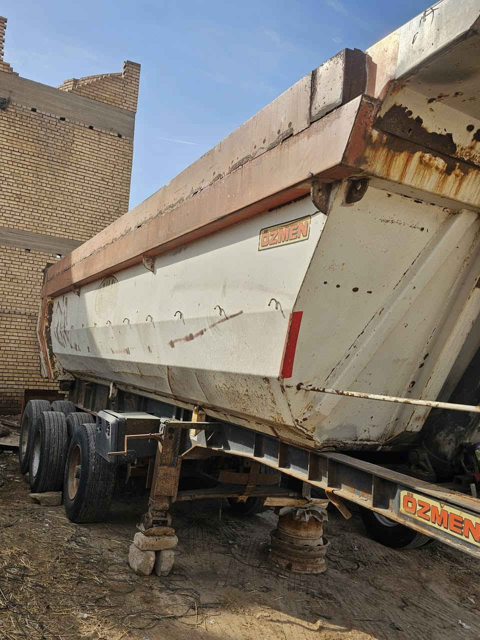 سلام عليكم عربانه للبيع ذرعه 31 تخم تاير جاهزه للعمل 
***********
