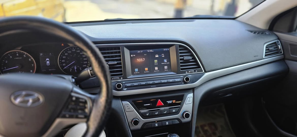 النترا 2017 نيلي حبري نص فول فئه S
المحرك 2000 دوش رقم اربيل الجديد 
هزه قبل سنه ونص وسنويتها منتهيه  السياره باسمي ومكاني بغداد البلديات
 ماشيه 160 الف كيلو ما يعادل 100 الف ميل
المواصفات : 
شاشه كاربلي ، نقطه عمياء ، اشاير بالمري
رادارات جانبيه وخلفيه ، 3 مودات قياده ، كاميرا ، مثبت سرعه ، شاشه اعطال ، تدفئه كشنات ، تدفئه ستيرن ، تحكم ستيرن، مانع انزلاق ، دوشمه جدید
الحادث : 
الحادث فقط الجنطه وجاملغ خلفي ايمن بارد والباقي كله مكفول 
السعر 122 وبيها مجال 
للتواصل الاتصال ع الرقم *********** بغداد, العراق
