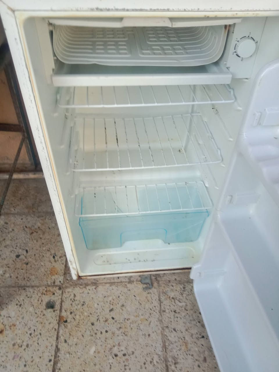 السلام عليكم غراض للبيع الاستفسار  *********** مع واتساب او *********** المكان فلوجه قرب صناعه الجولان ارجو الاتصال لا اتواجد على اي تعليق
