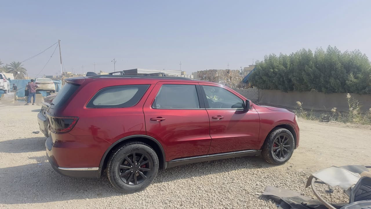 السلام عليكم دودج دورنكو 2019

المواصفات رقم بغداد  مشروع وطني 
ماشية 117
1- محرك 6سلندر 3600بخاصية توفير الوقود ECO
2- بصمه + دخول 
3- حساسات خلفيه اصل مع خاصية اوتو ستوب 
4- لايت زنون
5- مع تحرك المرايات الجانبيه عند الرجوع الى الخلف حسب التحكم 
6- ويل كب حجم 18 . طخم تايرات حديث
7- نظام صوت ٧ سماعات داخل السياره 
8- تحكم ستيرن كامل امامي وخلفي 
9- شاشه دشبول لمس كبيرة متكاملة الأيعازات . وشاشة ٧ انج
معلومات السيارة والعطلات
10- نظام AUX + Bluetooth . نظام ملاحة GBS + ذاكرة ميموري كارد موضعي + UBS
11-مانع تزحلق (انزلاق )
12- تبريد ٤ قطع اكثر من 10 منافذ
13- الكشنات جلد 6 راكب غرفة منفصل VIP
14- كاميرا خلفية دواره HD
15- اظهار ضغط الهواء في الاطارات ومعلومات السياره الكترونيا مثل كمية دهن محرك الوجه ودرجة حرارة المحرك والكير والزيت وضغط الزيت الكتروني

 حادث السيارة جاملغ السايق مبدل وباب لسايق صبغ  
 مكاني بابل السعر 215 وبيه مجال قليل ***********
