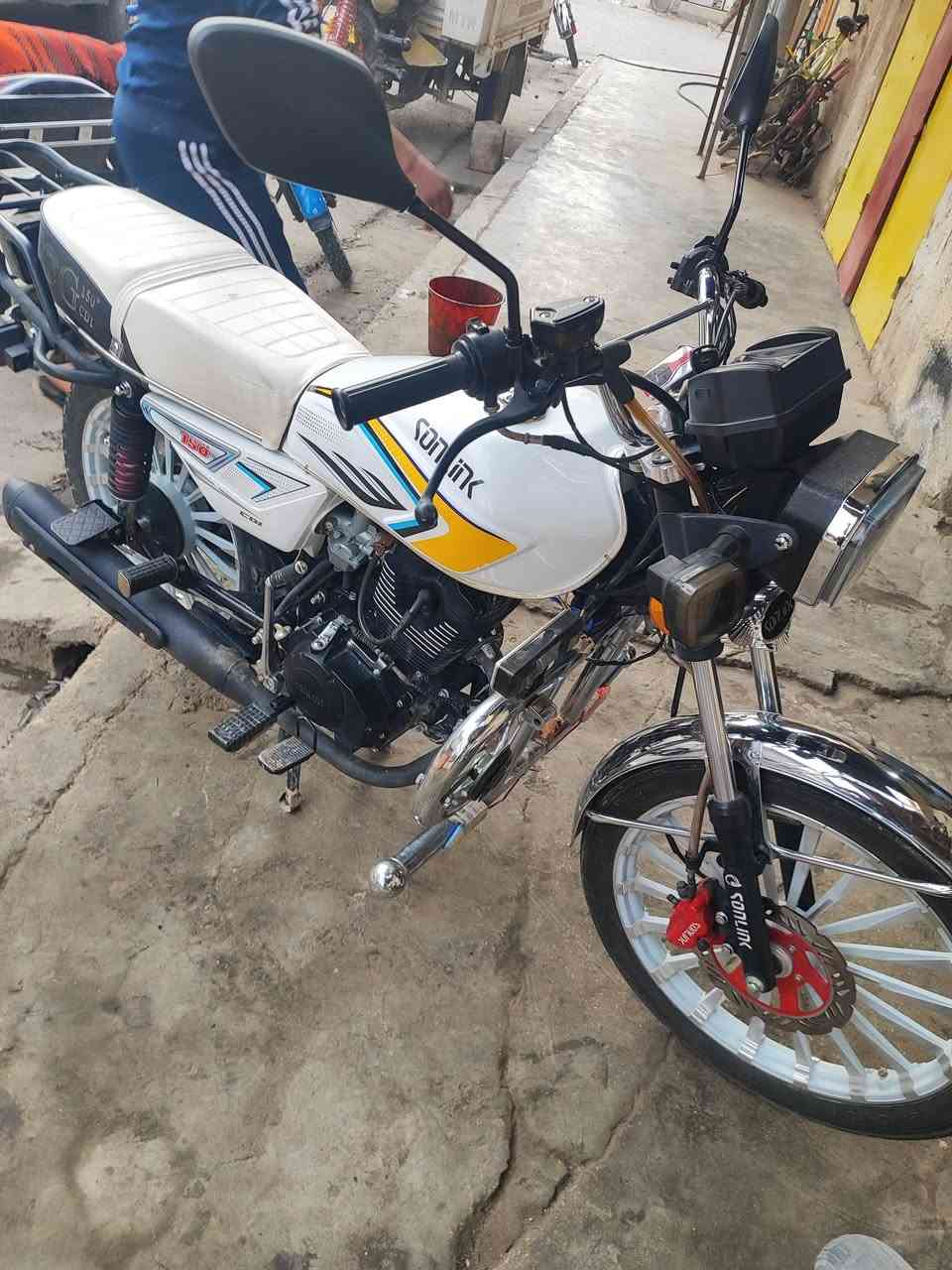 السلام عليكم دراجة سولنك 24 للبيع وترهم مراوس ما وصلت شي قيم بل يحبة الله مكاني القائم حصيبة ***********
