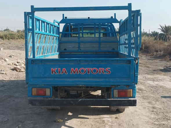 للبيع سياره كيا موديل 1996 سياره جاهزه من كلشي محرك وكير مكفولات رقمه بابل صدامي شرط  التحويل المكان البصره قضاء المدينه *********** سعره 42 وبيه مجال اليريده يخابر على الرقم الموجود مكلف باالنشر انا
