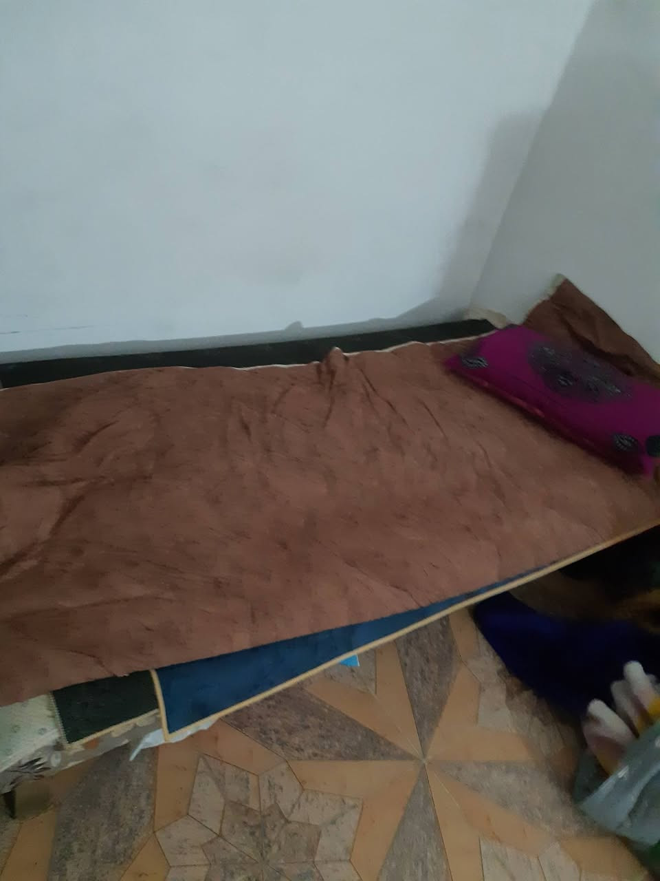 السلام عليكم
اغراض للبيع 

تخم ديوان تركي ع 10 مقاعد سعره 250 بي مجال

مبردات عدد اثنين سعر 50 الوحده مع كونفيرا سعرها 50 جربابه نفر سعره 60 بيها مجال تنور 40

طبلات عدد 4 سعرهن 30  بيها مجال 

اتصال علئ هذا رقم  *********** وبي واتساب عنوان الدوره حي معلمين

