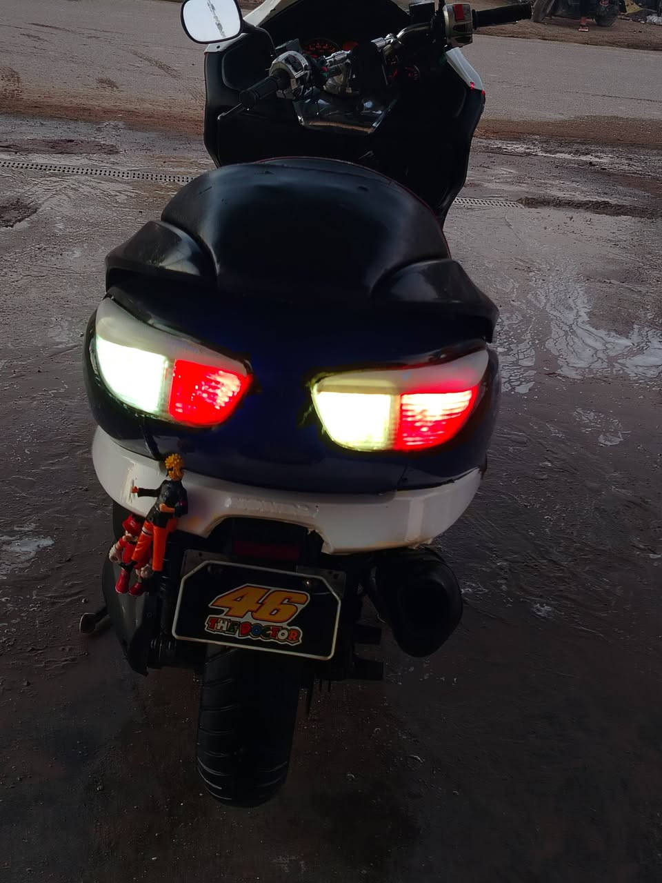 السلام عليكم
فورزه 08دراجه خير من الله ما نقصه شي وجه بومه مكينه ناعمه حيل وشلعه ومعدل فول عليه ادامه كامله  مكاني حله ***********
