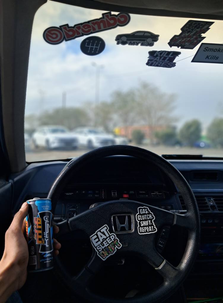 السلام عليكم هونده اكورد للبيع رقم بغداد السياره بعدها على وضع الشركه مملعوب بيه لا مناحيه الكير ولا المكينه دواخل جدد بس يرادله شويه ترتيب بسيط تخم تاير جديد السياره خير من الله عليها كزوز رياضي السياره فئه exr تجي عدادات شاشه ومن المعدودات بلعراق الي اجني من فئه exr  
كلشي شغال بيها بس بيها تلكيطات خياس بسيطه وبس  
مكان السياره بغداد السيديه  
رقمي *********** بغداد, العراق
