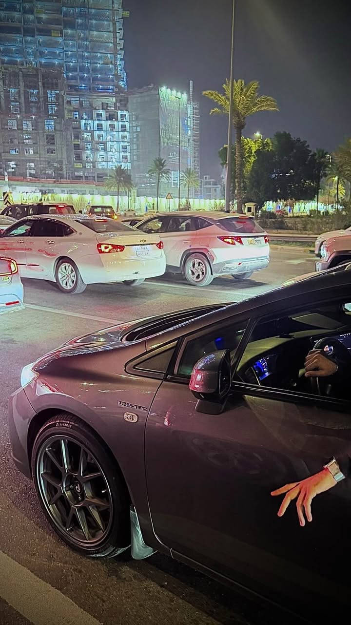 ب114 ورقة 
السيارة جديده 
مكاني صليخ 
قطعة وحده صبغ
خليجي
*********** بغداد, العراق
