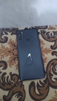 انفينكس هوت ٩ بلاي • ٦٤ جيجا • شاشة تحتاج تبديل