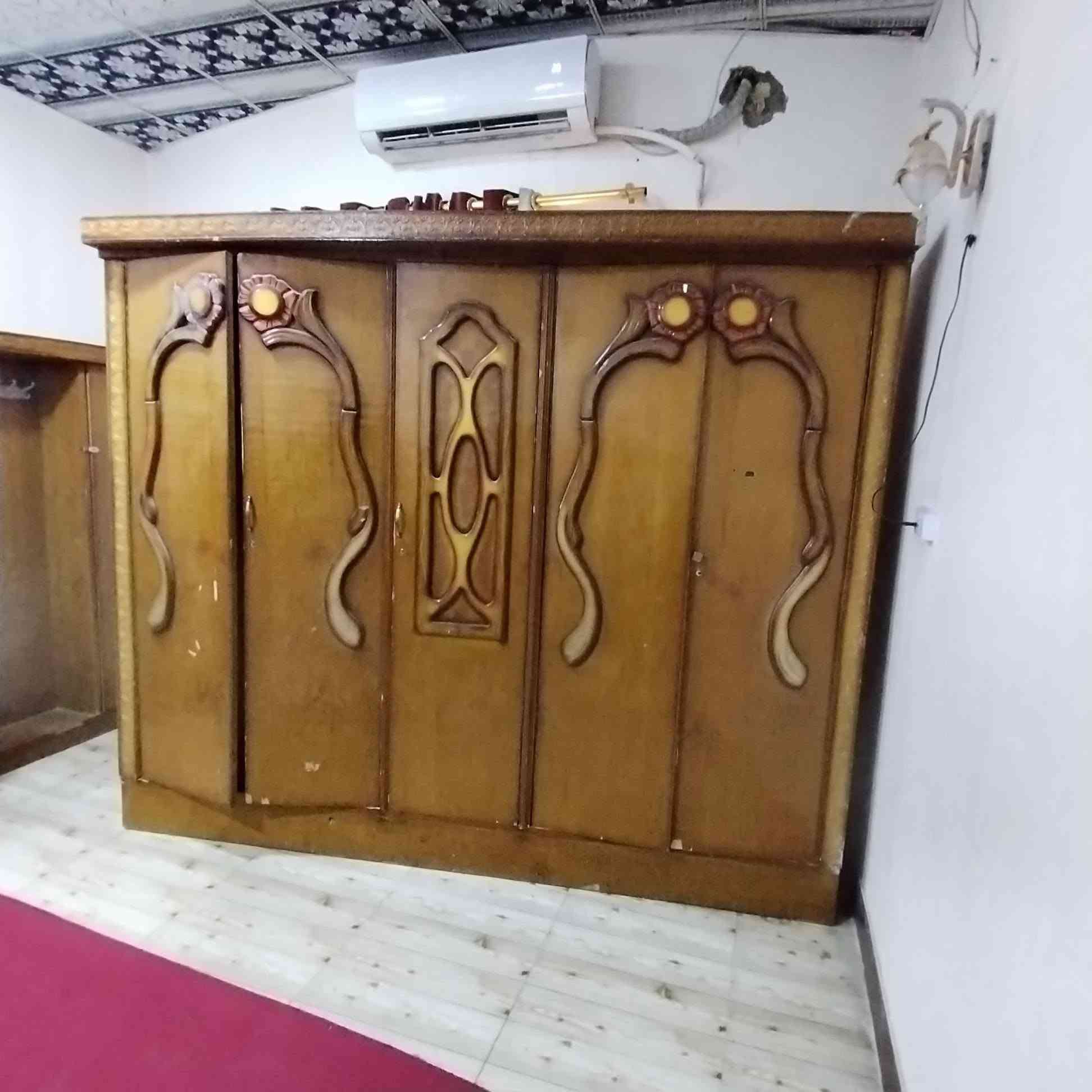 السلام عليكم غرفة متكونة من كنتور وميز تواليت وتاج جرباية وملحقاته بسعر مناسب جدا ***********
