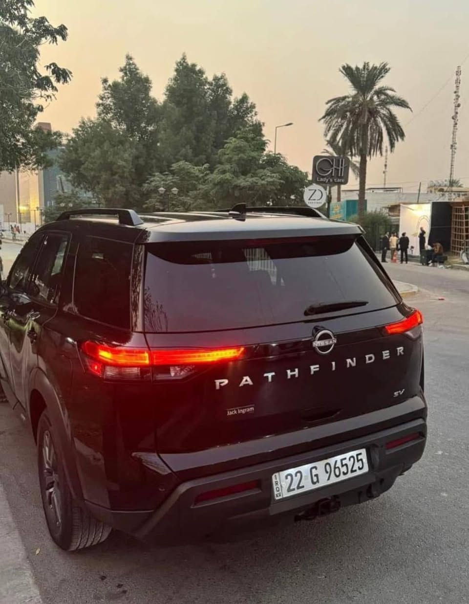 السلام عليكم
بافندر 2022 فئهSVماشيه 110الف بنرامه كير طياره منضومات قياده تثبيت تسارعي رادار أمامي خلفي مقاعد تدفئه تبريد 7راكب ضربته باب السايق فقط من امريكه السياره حلوه مكينه 6  السونار موجود مكان السياره الديوانيه.                  (السعر 225)بيهه مجال بصيط.           ماكو هيج سعر او دور او شوف. 
للإستفسار اتصل او بيك خير او تدلل ***********
