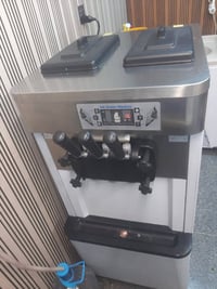 اخوان عندي مكاين ايسكريم استخدامهن ٢٠ يوم فقط وسعارهن مناسبه ٠٧٨٢٧٥٩٧٣...