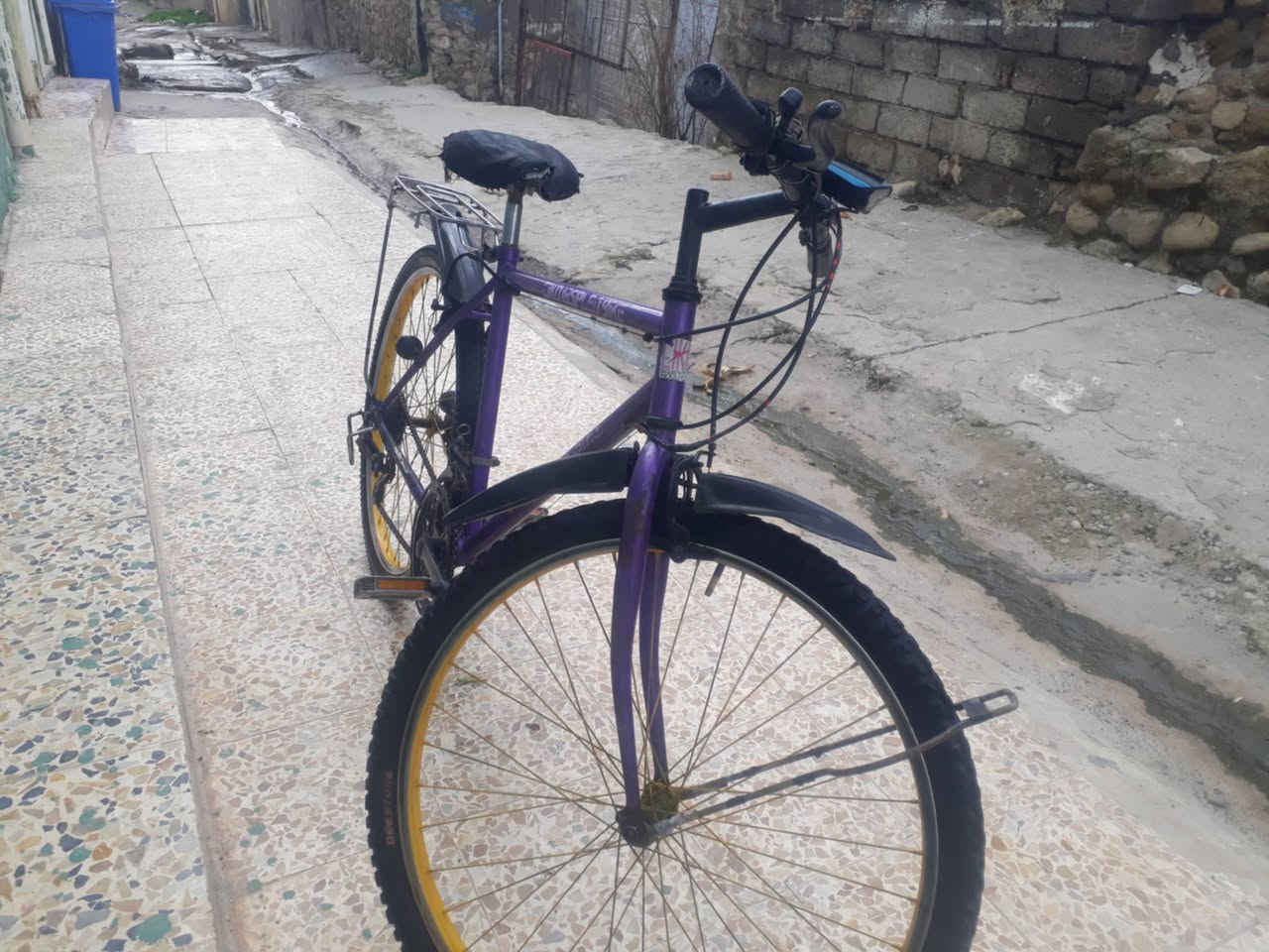 بسكل للبيع جبلي حجم 26نضيف كلشي شغال كير الورى 6نمره كير الكدام3نمره اصطابات شغاله صناعه تايلانديه شرط السعر 55الف بي مجال بسيط شراي يجي خاص


**إذا كنت صاحب هذا الإعلان وتريد حذفه لأي سبب، رجاءا أرسل رسالة إلى الدعم الفني**