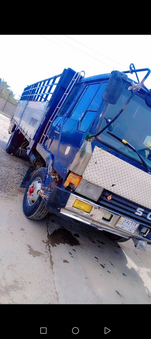 السلام عليكم سياره مربع للبيع مكينه 14سوبر لابخار ولا تنقيص كير كفاله عامه طول سته اولادي  الشباب يتصل ع رقم ***********
