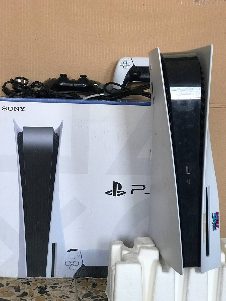 بلاي 5 (PS5) 🎮
النسخة: [فات].

الذاكرة : 1 تيرا (1000 گيگة)

الحالة: [ مستعمل نظيف جدا].

الملحقات: [ عدد يدات 2 / كارتون / كامل ملحقاته].

السعر: [525] دينار 

المكان: [العمارة / متوفر شحن للمحافظات + شرط الفحص]

للحجز: [*********** ]

* الجهاز ما مفتوح أو مصلح نهائيا للأمانة وتكدر تفحصة قبل لا تشتري حتى تتأكد*

متوفر  فقط واتساب + سيم كارت
