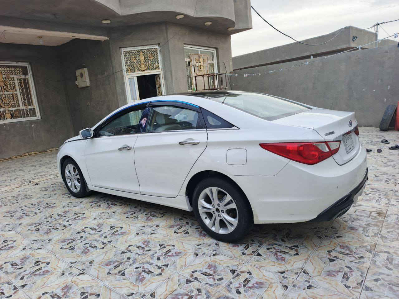 هونداي سوناتا موديل 2011 رقم بصره حره تحويل ثاني يوم سنويه مجدده 27 مشروع وطني وارد خليجي مكفوله من الضربه والتبديل بيه صبغ جاملغ الكدام وداير الجاملغ الخلفي  مكينه 2400 شرط ما مفتوحه مكينه وكير وحداديه وتبريد وتدفئه وتخم تايرات كله مكفول سياره جاهزه فول مواصفات واحد على واحد تحكم ستيرن شاره بل مرايه شاشه كبيره كامره دسك خلفي وأمامي ويل كب مري شفط كشنات كهربائيه بنراما فول واحد على واحد ماعده بصمه مكان سياره ناصريه سعر 109 بيه مجال قليل رقم الهاتف ‏‪***********‬‏ أنه مكلف بل نشر خابر راعيه بيك خير وتدلل
