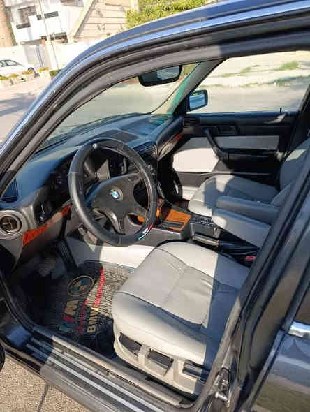 للبيع بيام 520
موديل 1991
السياره جاهزه من كلشي 
كير مكينه كهربائيات 
منضومه تبريد كامله بس نقص غاز
صدر امامي خلفي جديد 
تخم تاير جديد ويلكب خليه
سلايت روف 
برده خلفيه 
داخل جلد رصاصي 
مصبوغه عام للجماليه
رقم بغداد الدولي بسمي
السعر 68 وبيها مجال قليل
مكاني بغداد السيديه 
للتصال ***********
او *********** بغداد
