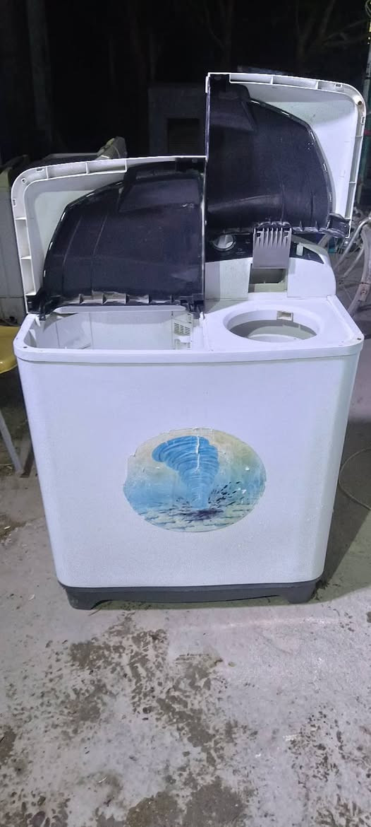 غساله شغاله جاهزه السعر 70 بيه مجال قليل الحجم عشره كيلو حي شهداء بصف جامع المرسلين ***********/***********
