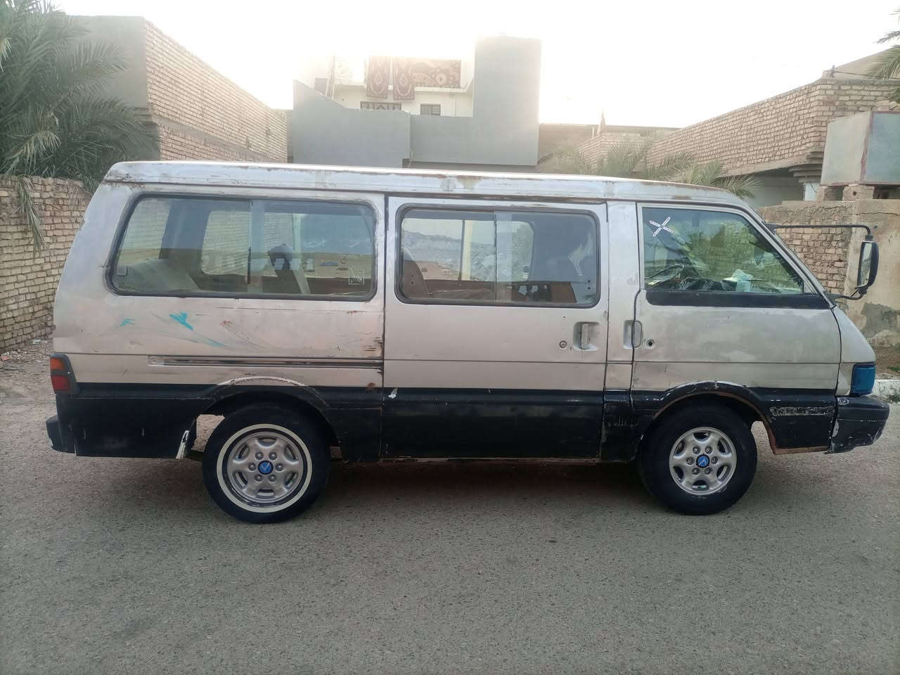 السلام عليكم كيه بسته موديل 1994 مصفره هيئه وغرامات رقم ديالى الماني تحويل مباشر تخم  مكينه بيهه خيط تبخير بدون تنقيص مدوشنه ارضيه وكشنات النمره 3تفلت ويل كب  السعر 18وبيه مجال قليل المكان ديالى بلدروز ***********
