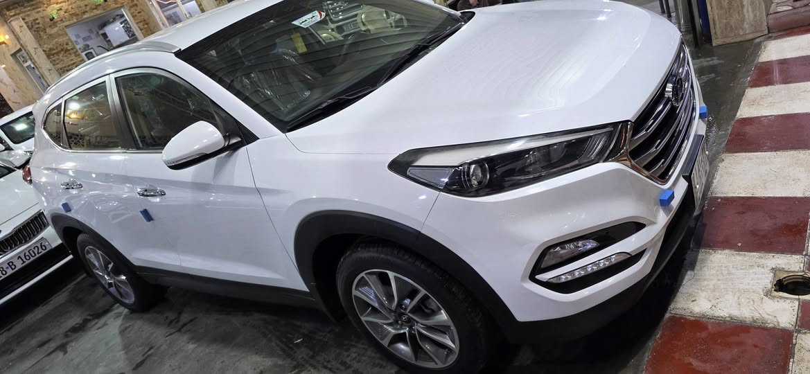 توسان موديل 18مكفوله من الصبغ والتبديل والبارد محرك كير صدر تخم تاير. تبريد قطعتين بصمتين. سايد بريك برجل.  ماشيه 125 سعره 186. ،،، للاتصال
*********** واتساب 
***********
