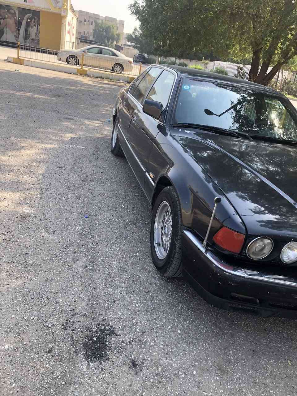 السلام عليكم 
للبيع 730 مسكر 8سلندر بسمي 
مكينة كير صدر خلفي امامي جديد
الغرفة شوفة عينك 
تخم تاير جديد
كهرباء ع بلاد
السعر 50
مكان السيارة حي الااعلام خلف العاب السيدية
***********
