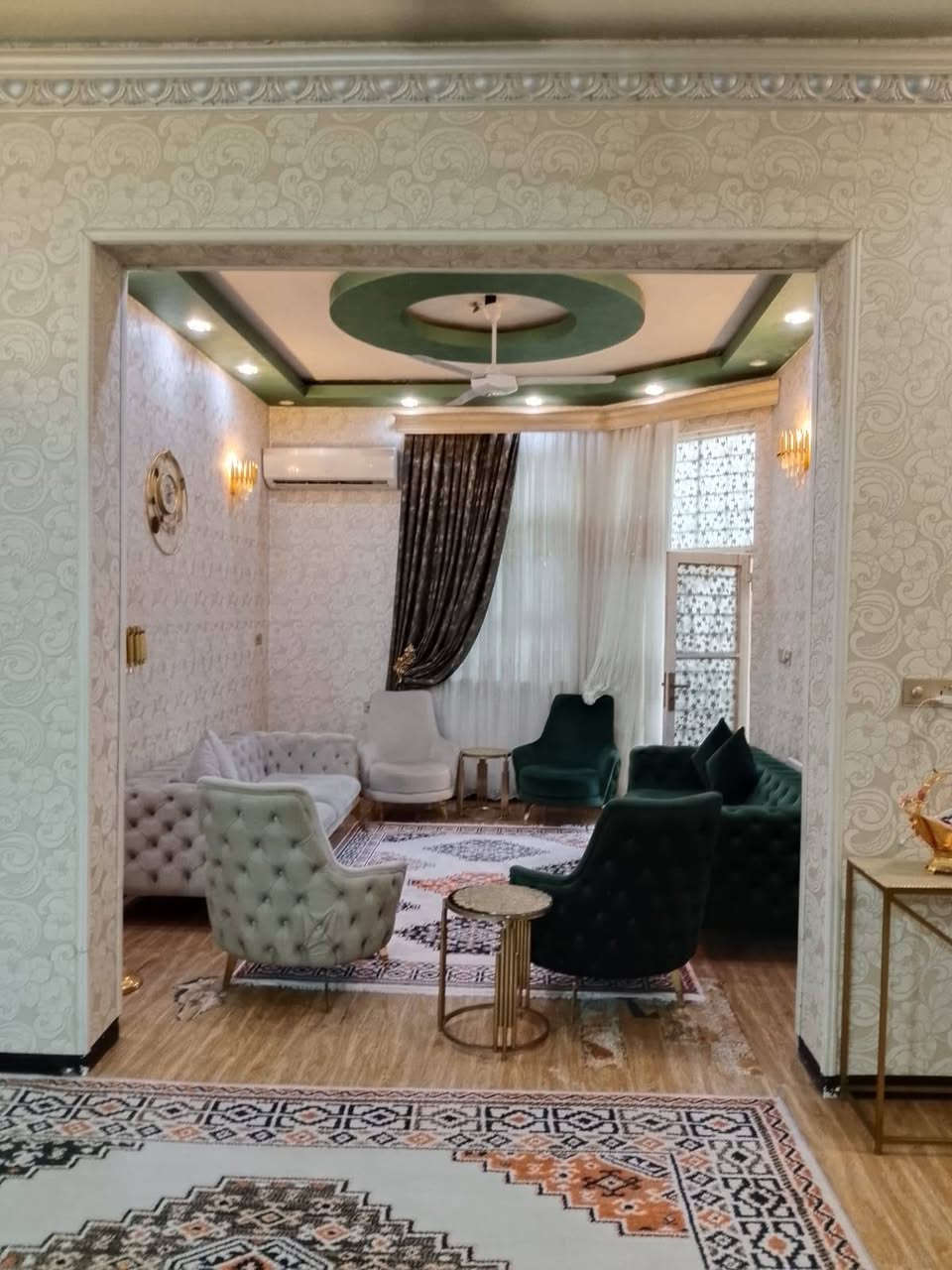 للبيع مساحته 120 متر حي الامام علي عل حولي مستشفى الكفيل قريب الحولي الزوار
كافه الخدمات تبليط ماء مجاري وكهرباء انترنت ضوئي 
سند 25 ومكاتبه مع صاحب الأرض وقرار محكمه 
يحتوي على استقبال ومطبخ وصاله وغرفه نوم وصحيات داخليه وصحيات خارجيه وطارمه ومنور 
والطابق الثاني غرفتين نوم وصاله وصحيات وسطح 
عدد غرف نوم 3 
قريب حولي الزوار ***********واتساب
