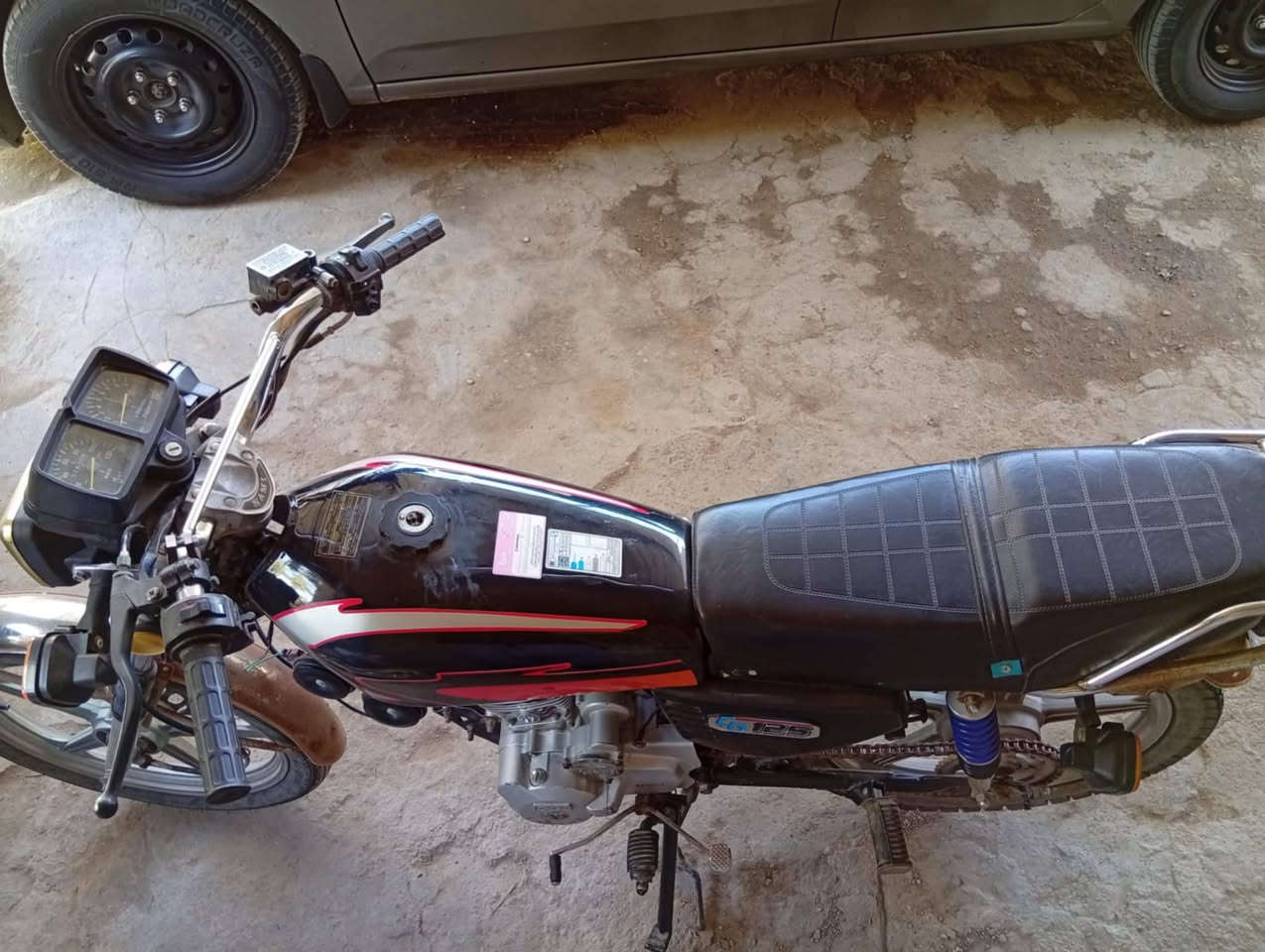 دراجه سافان 5كير . سلف شغال نضيفه 
كهربائيات شغاله كله ..كلك مكفوله من السرقه 
***********...سعر 250 وبيه مجال كربلاء الحسينيه
