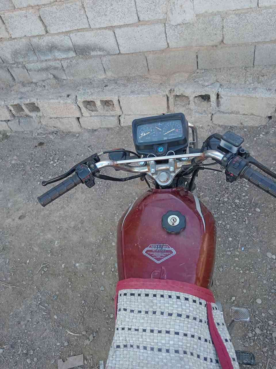 سلام عليكم دراجه سيفان موديل 21 مكينه برغي ممفتوح كفاله شلع تاكل الكاع 450  الف نقص باتري وجاملغ امامي فقط ***********
