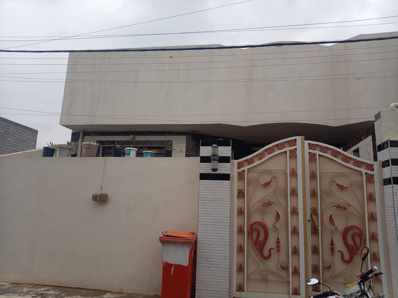 سلام عليكم
بيت للبيع
المساحه ١٦٥.
التفصيل
غرفتين نوم  وصاله واستقبال ومطبخ ومجمع صحيات
الموقع بل زراعي قرب علاوي حتروش🌹
 طابوسند زراعي سند ٢٥
الاستفسار***********
