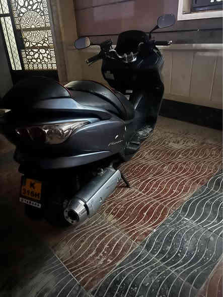 السلام عليكم من رخصة الادمن فورزه كرستال 250cc للبيع او مراوس حسب القناعه . 
دراجه تخبل مابيها اي نقص .
كير مكينه جويتر ما مفتوحات.
كفراتها نضافه ٨٥٪؜
حساس ستاند
تدفئة يدات 
نضام سماعات بلادي
الدراجه خير من الله منفيسها موجود دراجه متعبك كهربائيات نضيفه واير متيب ما تلگه من المازده للبگلايت 
العنوان بغداد الدوره *********** ما متواجد فيس
***********هذا الرقم بي بس واتساب وتحياتي للجميع. بغداد
